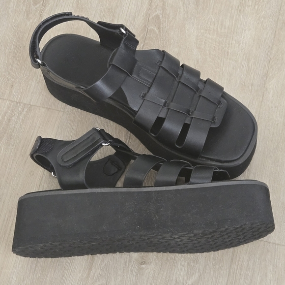 New Urban Outfitters Shaina Huarache Flatform Chunky Black Platform Sandals - Picture 3 of 12